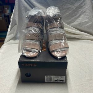 Vionic sandals NIB never been worn. Smoke free house. Size 8 suede rose color